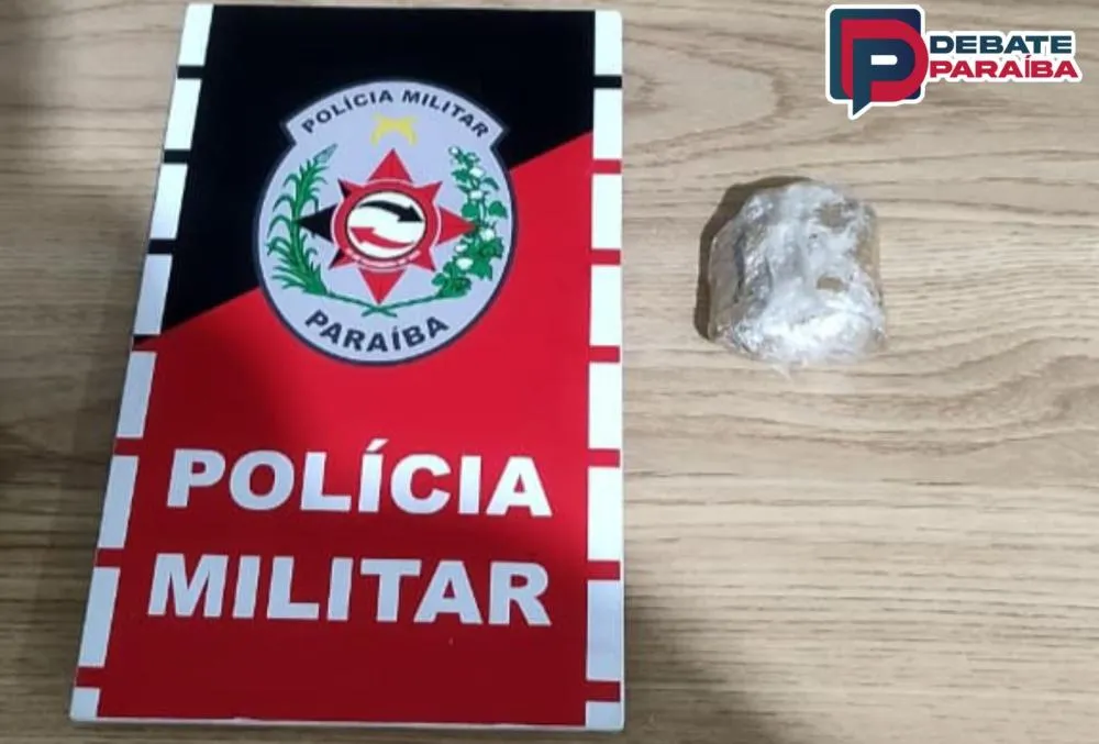 O infrator da lei recebeu voz de prisão e foi conduzido à delegacia com o entorpecente apreendido, para serem adotados os procedimentos necessários ao caso (Foto: Reprodução)
