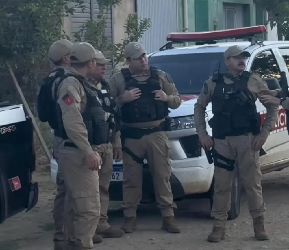 Ação das polícias Militar e Civil cumpriu quatro mandados de busca e apreensão na manhã desta quarta-feira (11). (Foto: Reprodução).
