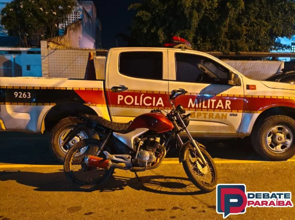 Diante da irregularidades constatadas, o veículo apreendido e o possuidor foram encaminhados à delegacia de Polícia Civil (Foto: Reprodução)