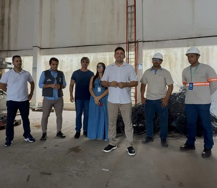 Iniciativa integra órgãos municipais, Ministério Público, Energisa e operadoras de internet para reduzir riscos e melhorar o visual urbano. (Foto: Reprodução).