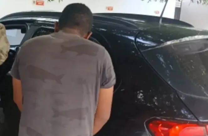 Após a prisão, Vasconcelos Pereira foi conduzido à delegacia de Polícia Civil de Cajazeiras (Foto: Reprodução)