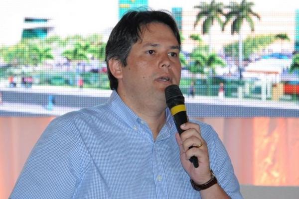 Justiça afasta prefeito de Patos Dinaldo Wanderley por corrupção