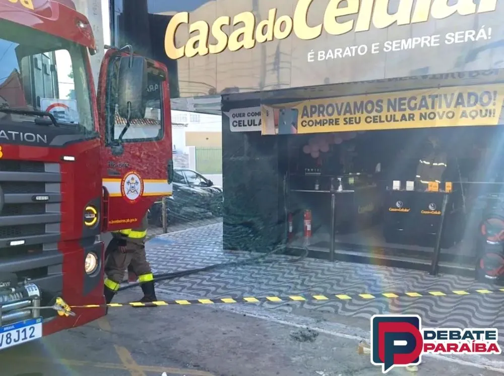 As chamas no local foram controladas e danos maiores foram evitados (Foto: Reprodução)