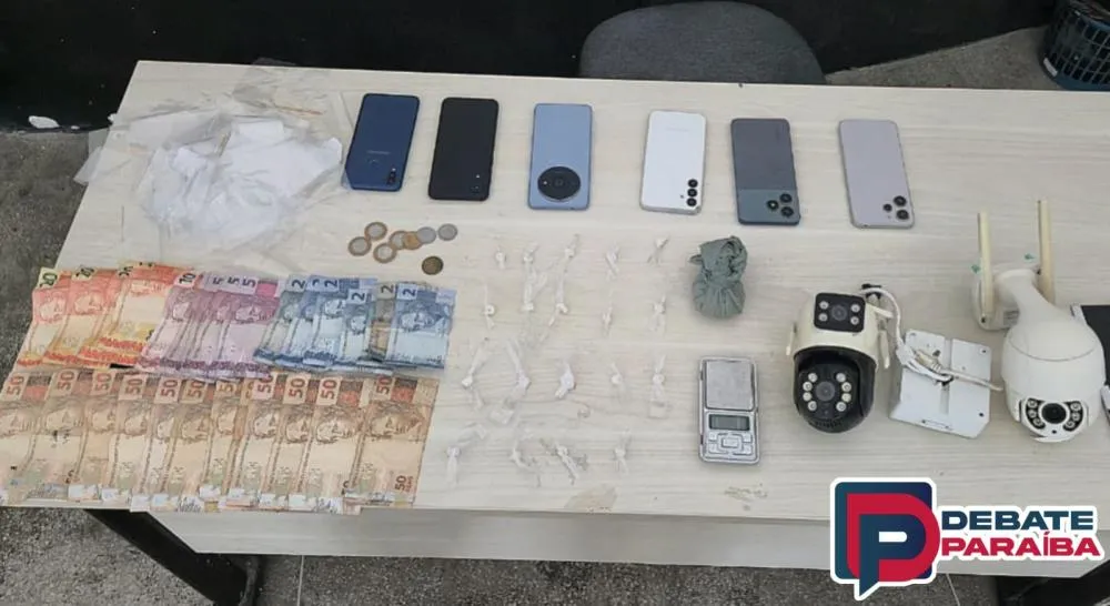 Os acusados e todo o material apreendido foram apresentados na Central de Polícia Civil, para serem adotados os procedimentos que determinam a lei (Foto: Reprodução)