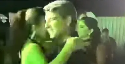 Enfermeira dançava com prefeito quando foi empurrada pela primeira-dama. (Foto: Reprodução).