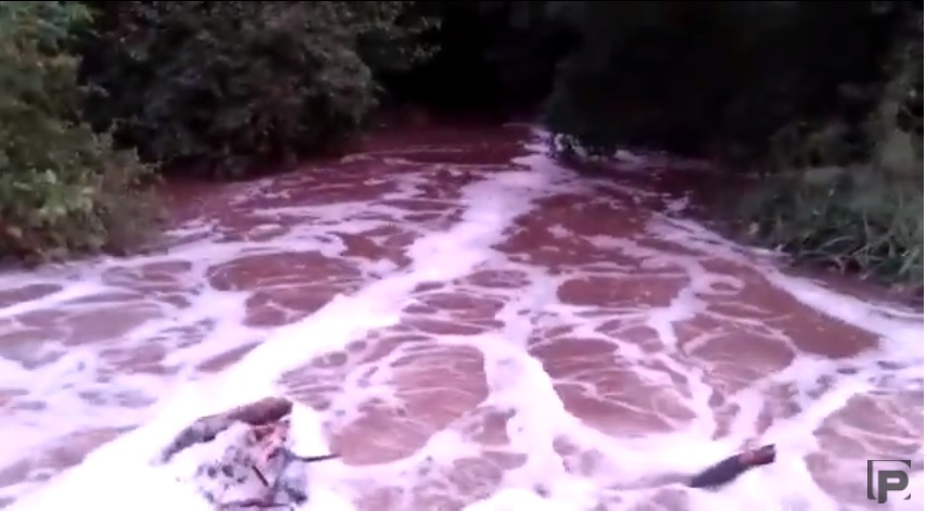 Com as últimas chuvas, as águas provocaram sangrias em açudes e grande cheias em açudes e riachos. (Foto: Reprodução).