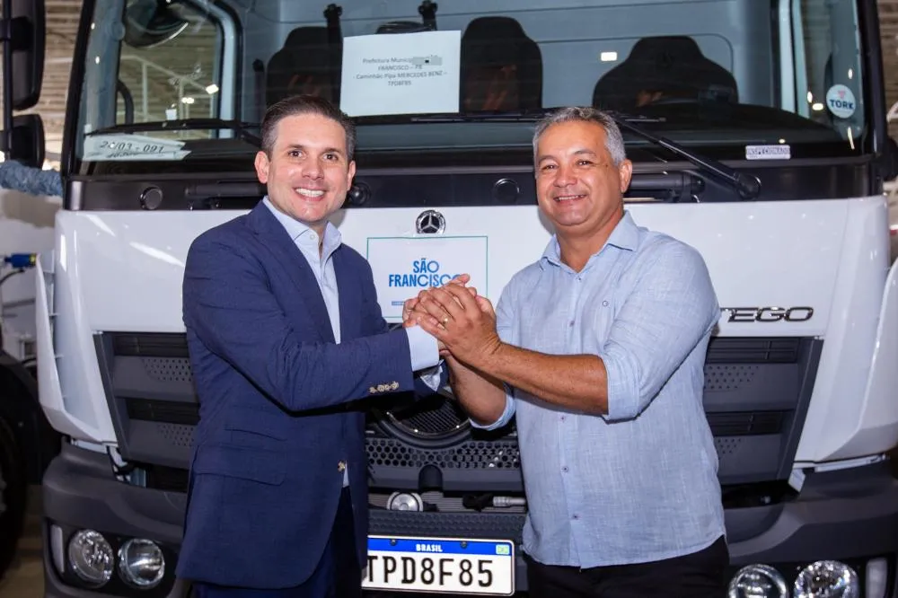 Prefeito Gerôncio Júnior anuncia chegada de novo caminhão-pipa para reforçar abastecimento em São Francisco