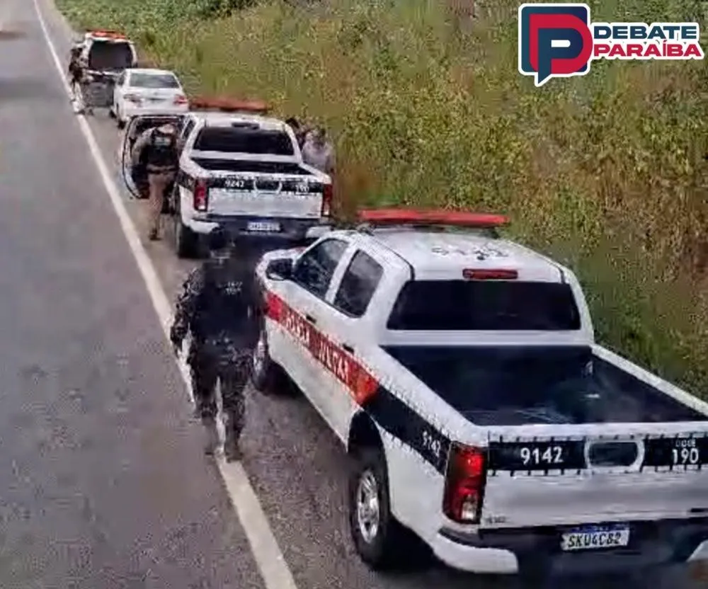 Policial Civil e outros três indivíduos suspeitos de participarem de homicídio em Triunfo, são conduzidos à delegacia após perseguição, na região de Patos