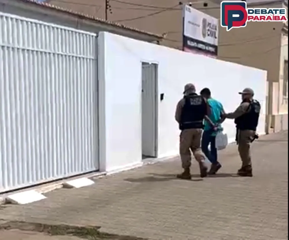 O indivíduo não apresentou reação e foi conduzido em seguida à delegacia de Polícia Civil (Foto: Reprodução)