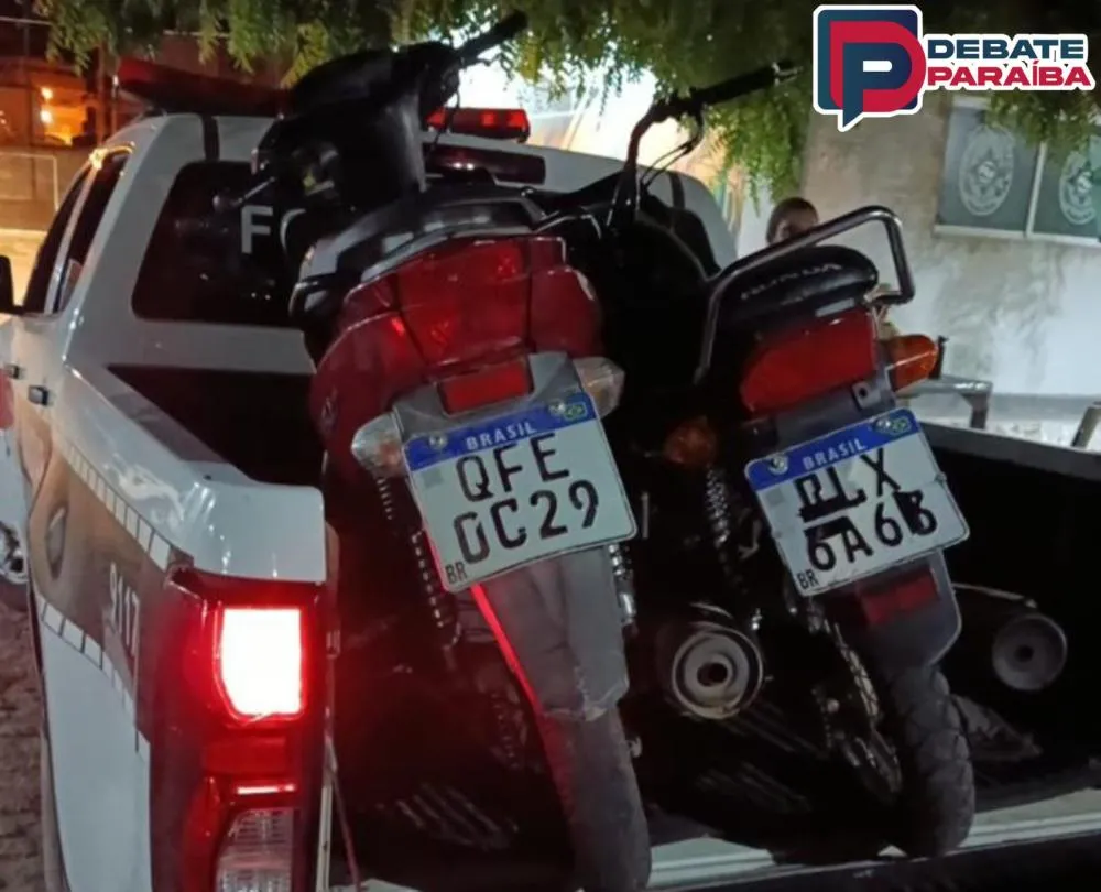 As motocicletas foram apreendidas e apresentadas à autoridade policial para os procedimentos cabíveis e em seguida foram devolvidas aos verdadeiros proprietários (Foto: Reprodução)