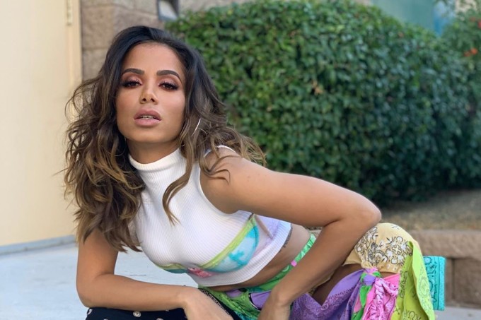 “Dói pra caramba, tu lembra, né?”, respondeu Anitta citando que David estava presente quando a tatuagem na bunda foi feita. (Foto: Reprodução).