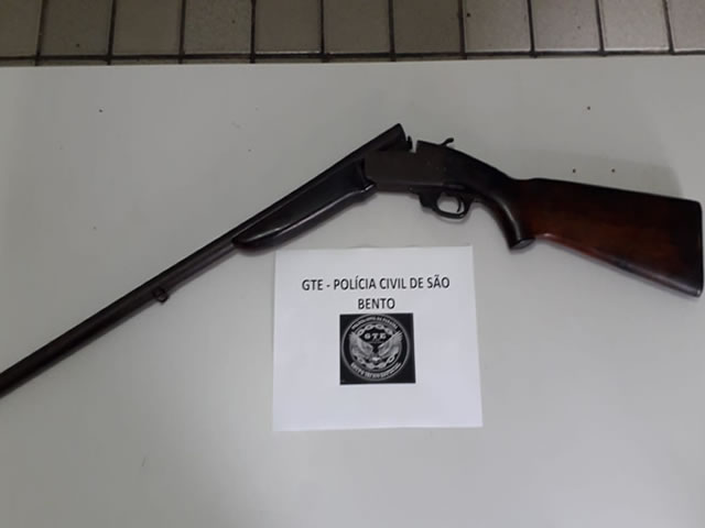 O investigado e a arma foram conduzidos à delegacia de Polícia Civil para serem adotadas as medidas pertinentes ao caso, pela autoridade policial judiciária (Foto: Reprodução)