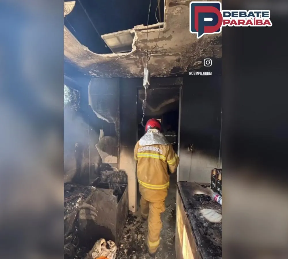 As causas iniciais do incêndio ainda não foram reveladas pelo Corpo de Bombeiros (Foto: Reprodução)