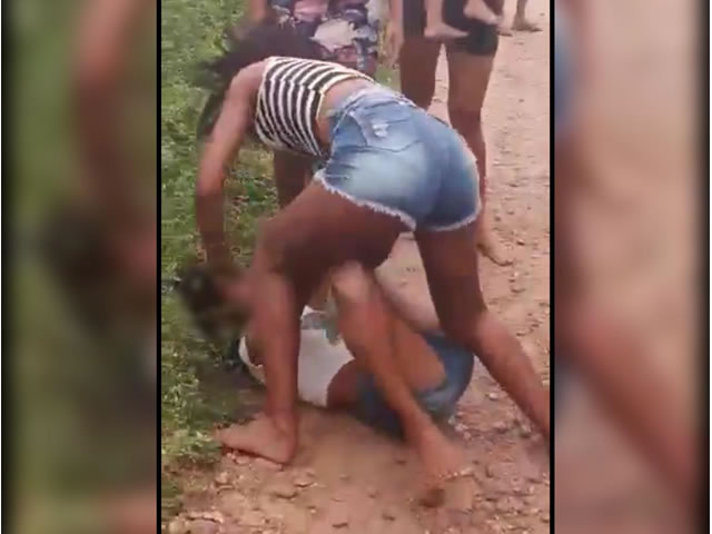 Pessoas comentaram que possivelmente a confusão teria como motivo ciúmes de um jovem (Foto: Reprodução Redes Sociais)
