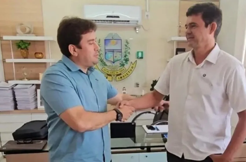 Mudança na Prefeitura de Sousa: Helder Carvalho exonera secretário de Urbanismo após críticas à limpeza urbana