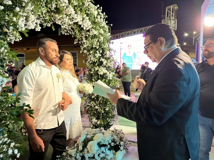 A ação converteu o sonho do matrimônio em realidade e marcou o início de um novo ciclo na vida de dezenas de famílias. (Foto: Reprodução).
