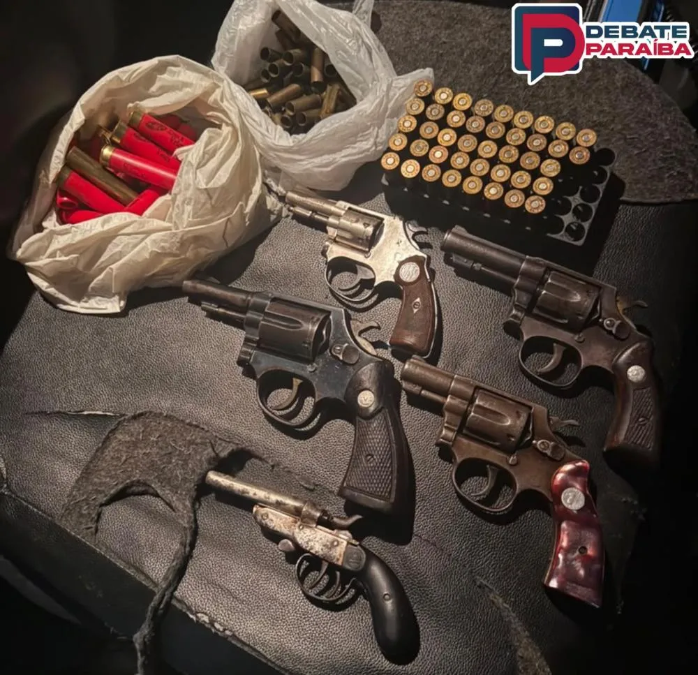 Polícia Militar prende homem e apreende cinco armas de fogo e vasta quantidade de munições, em São Bento
