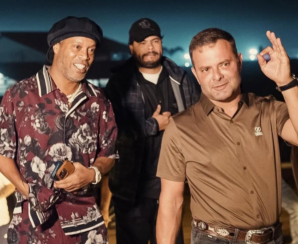Ronaldinho Gaúcho prestigia a Expo Sousa 2026 e arrasta multidão no Parque de Exposições