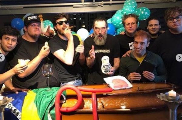 Gentili e Lobão festejam vitória de Bolsonaro com velório do PT