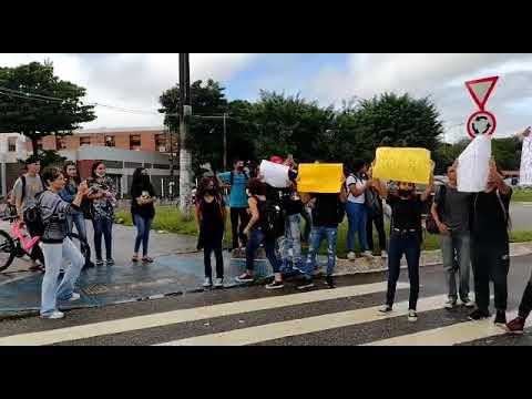 Por falta de professor, estudantes protestam contra gestão de João Azevêdo em João Pessoa, na PB